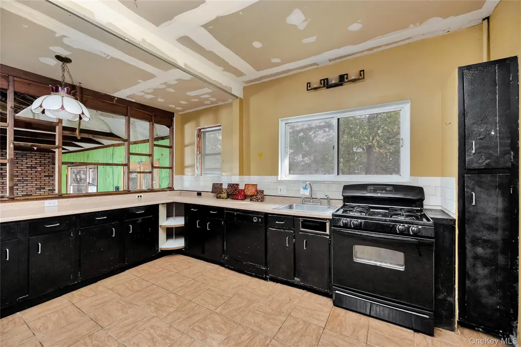 73 Peterson Place Lynbrook NY 11563