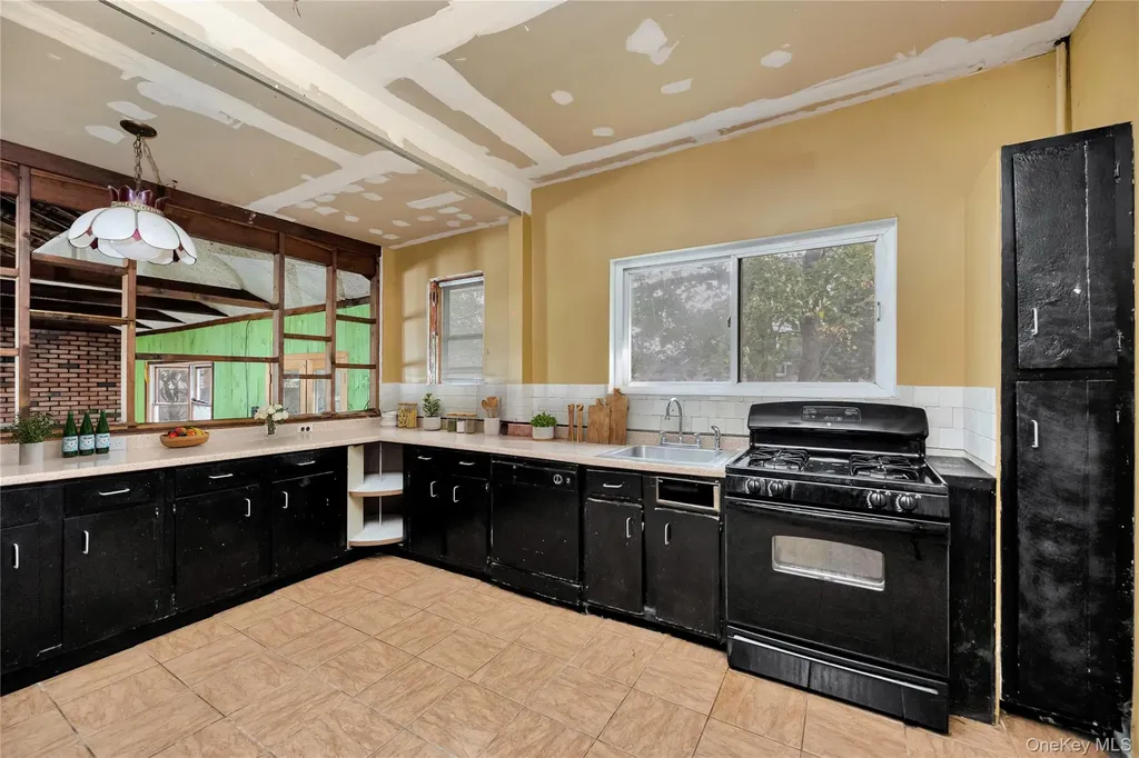 73 Peterson Place Lynbrook NY 11563