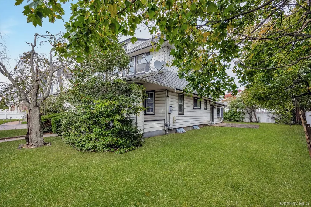 73 Peterson Place Lynbrook NY 11563