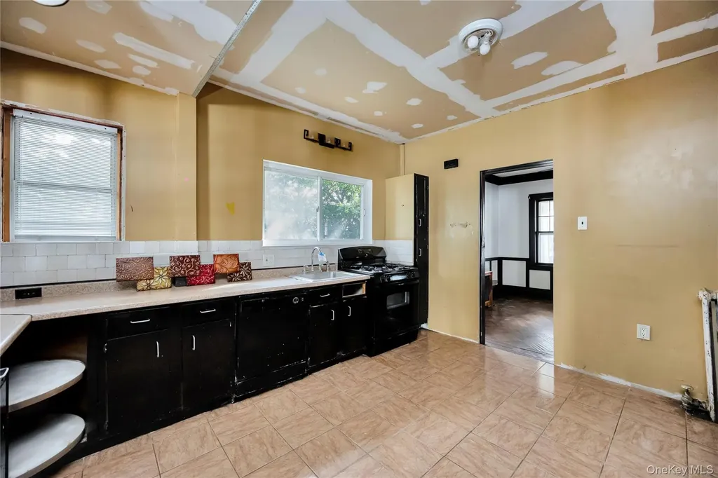 73 Peterson Place Lynbrook NY 11563