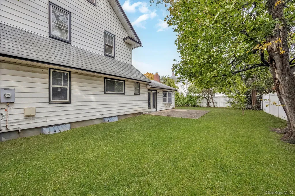73 Peterson Place Lynbrook NY 11563