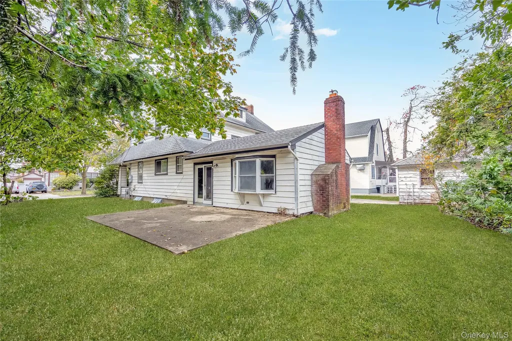 73 Peterson Place Lynbrook NY 11563