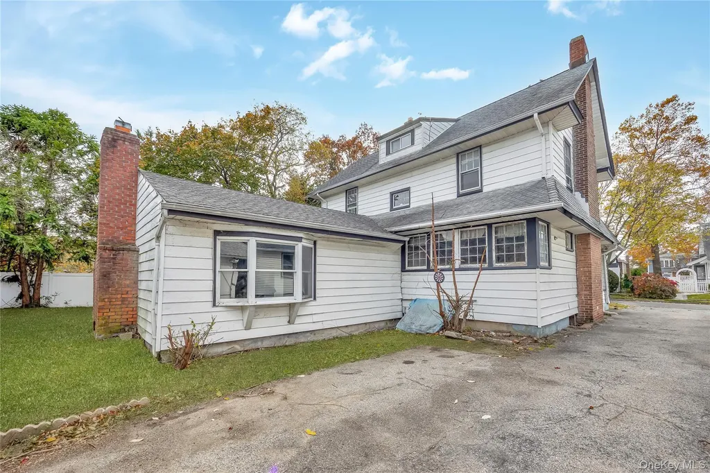73 Peterson Place Lynbrook NY 11563