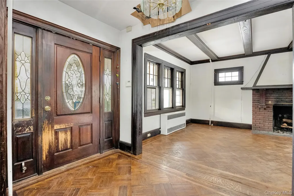 73 Peterson Place Lynbrook NY 11563
