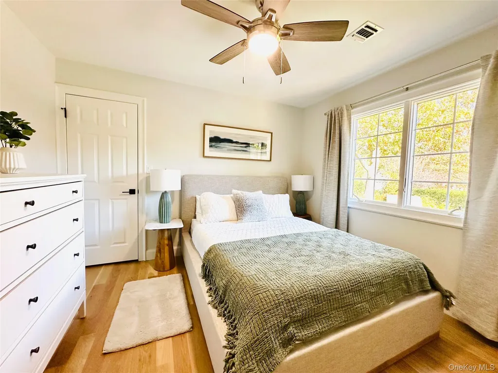 10 Ginny Lane Hampton Bays NY 11946