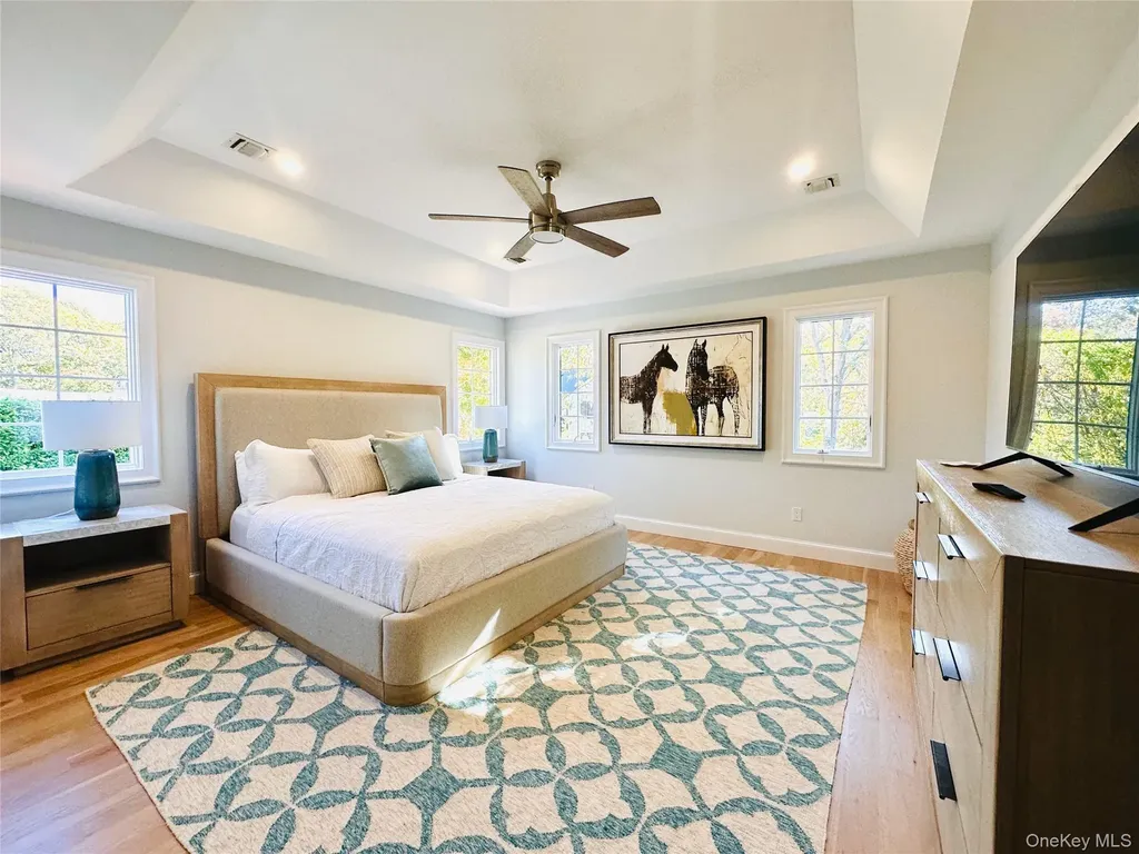 10 Ginny Lane Hampton Bays NY 11946