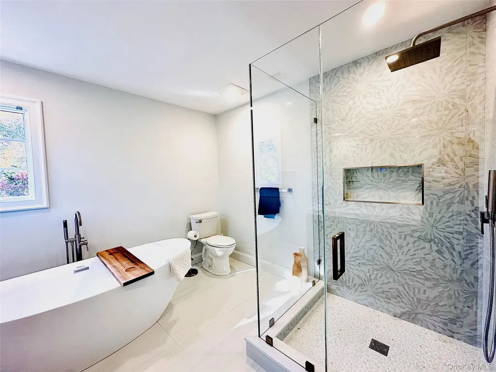 10 Ginny Lane Hampton Bays NY 11946