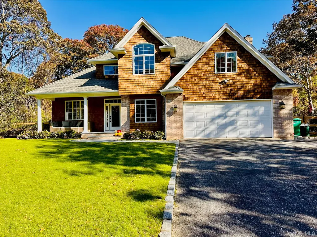 10 Ginny Lane Hampton Bays NY 11946