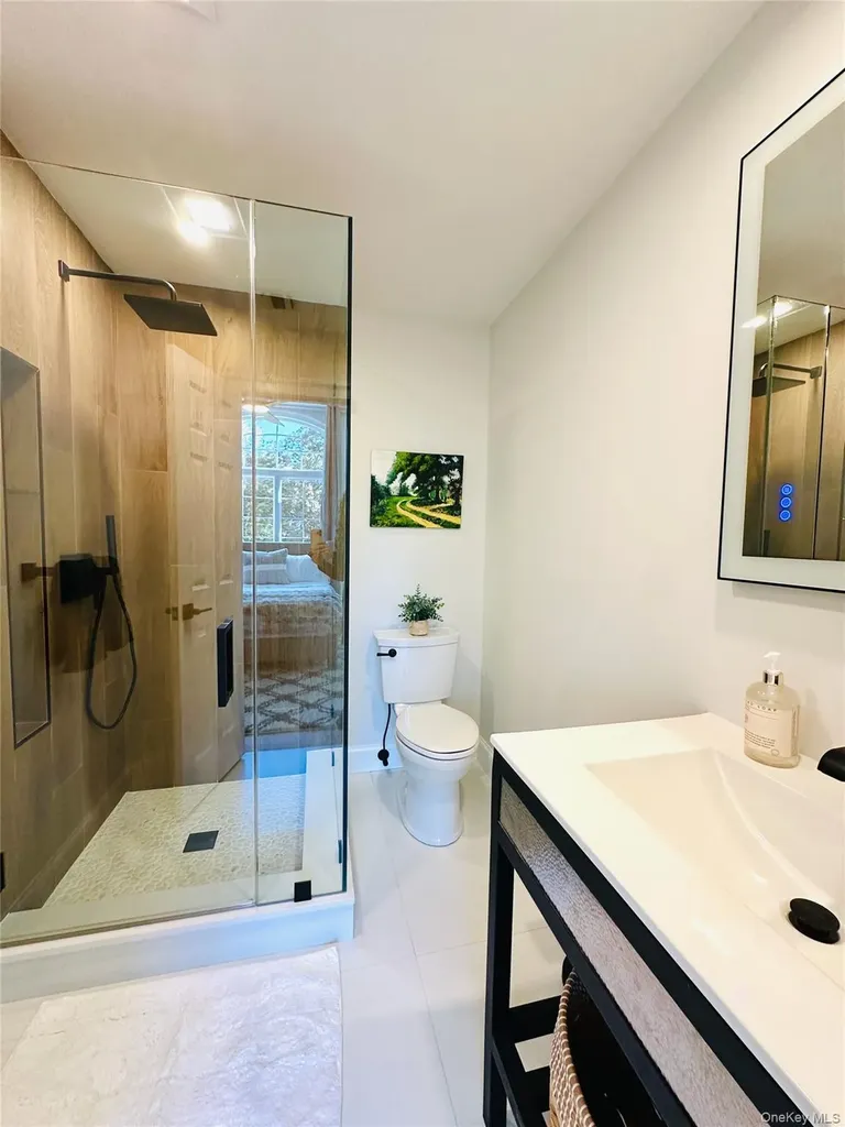 10 Ginny Lane Hampton Bays NY 11946