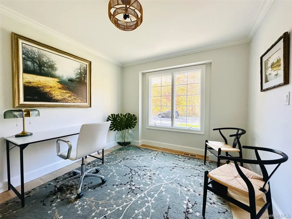 10 Ginny Lane Hampton Bays NY 11946