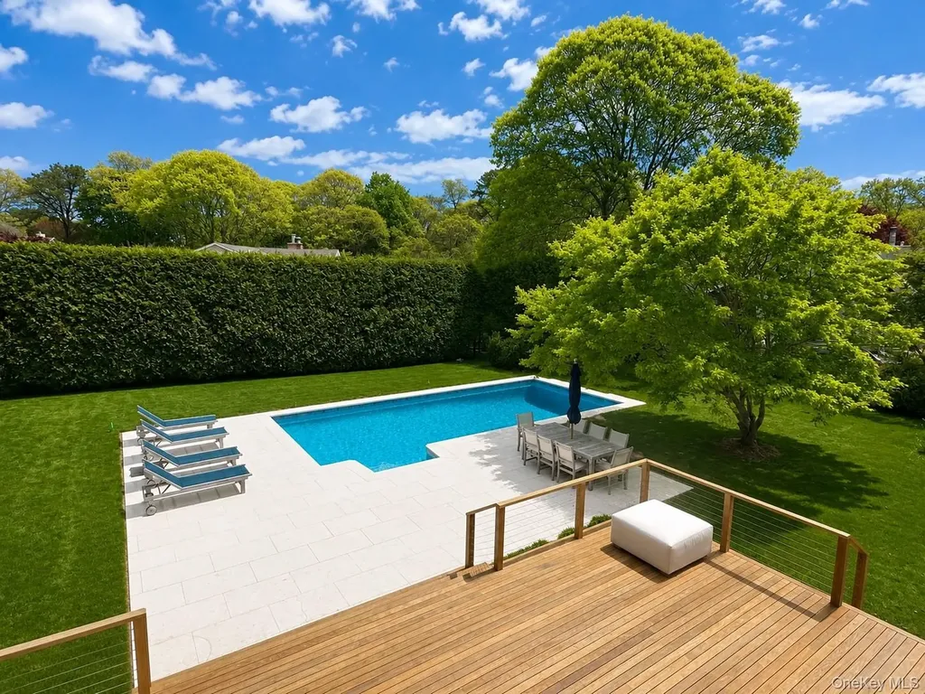 10 Ginny Lane Hampton Bays NY 11946