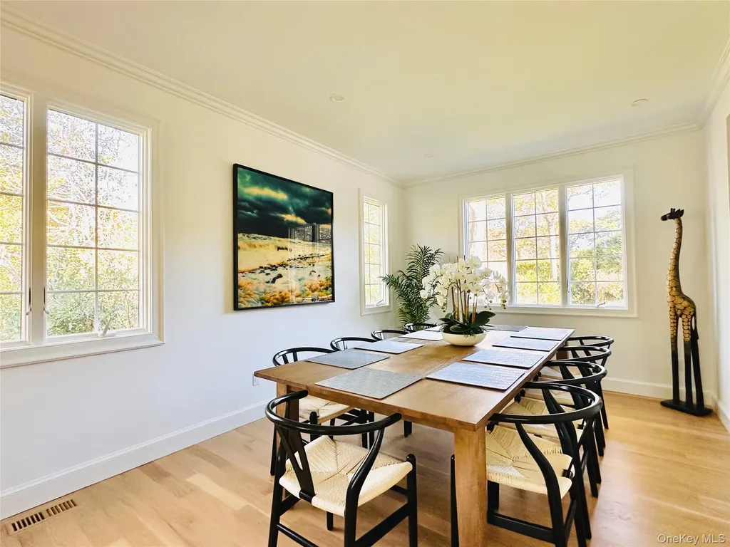 10 Ginny Lane Hampton Bays NY 11946