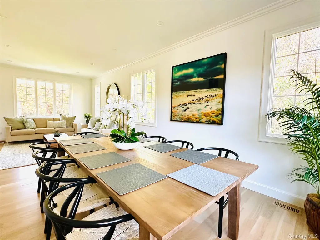10 Ginny Lane Hampton Bays NY 11946