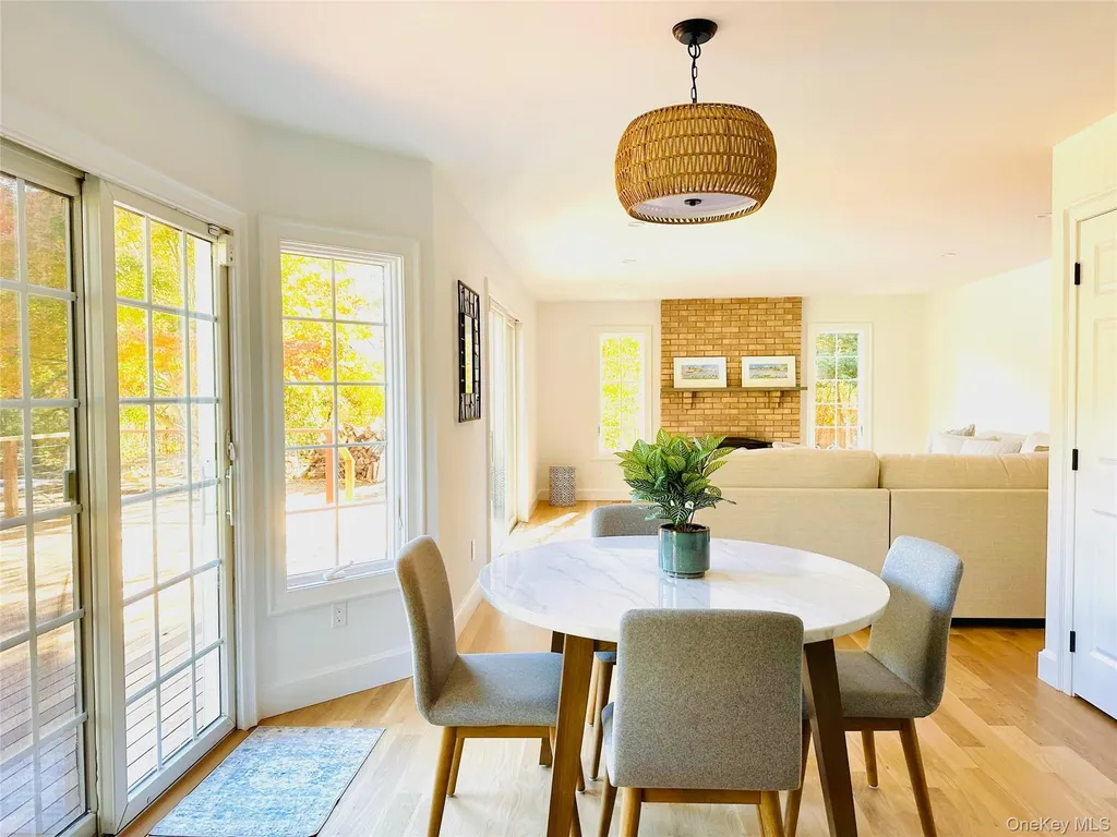 10 Ginny Lane Hampton Bays NY 11946