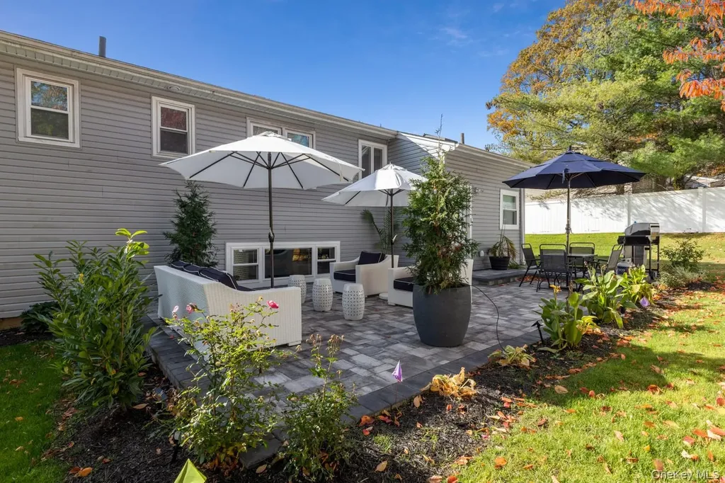 4 Long Ridge Road Plainview NY 11803