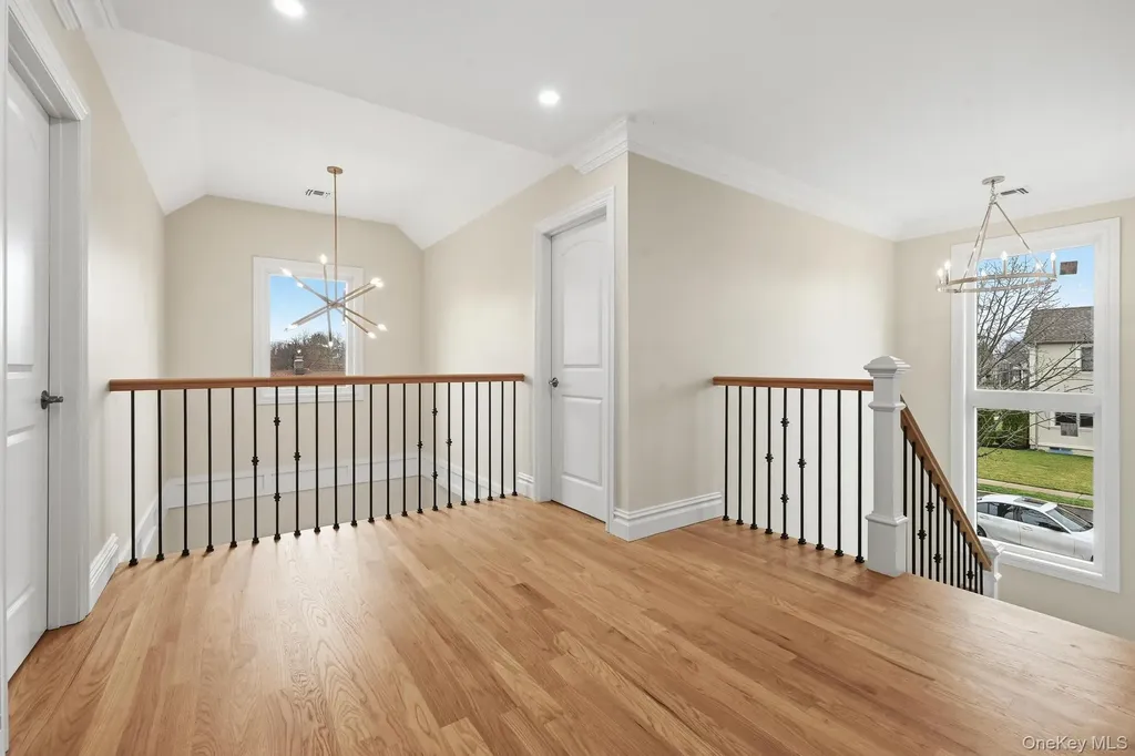 2 Griffin Lane Syosset NY 11791