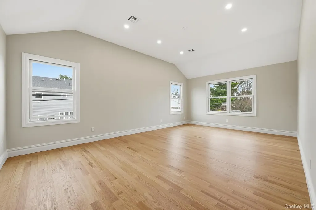 2 Griffin Lane Syosset NY 11791