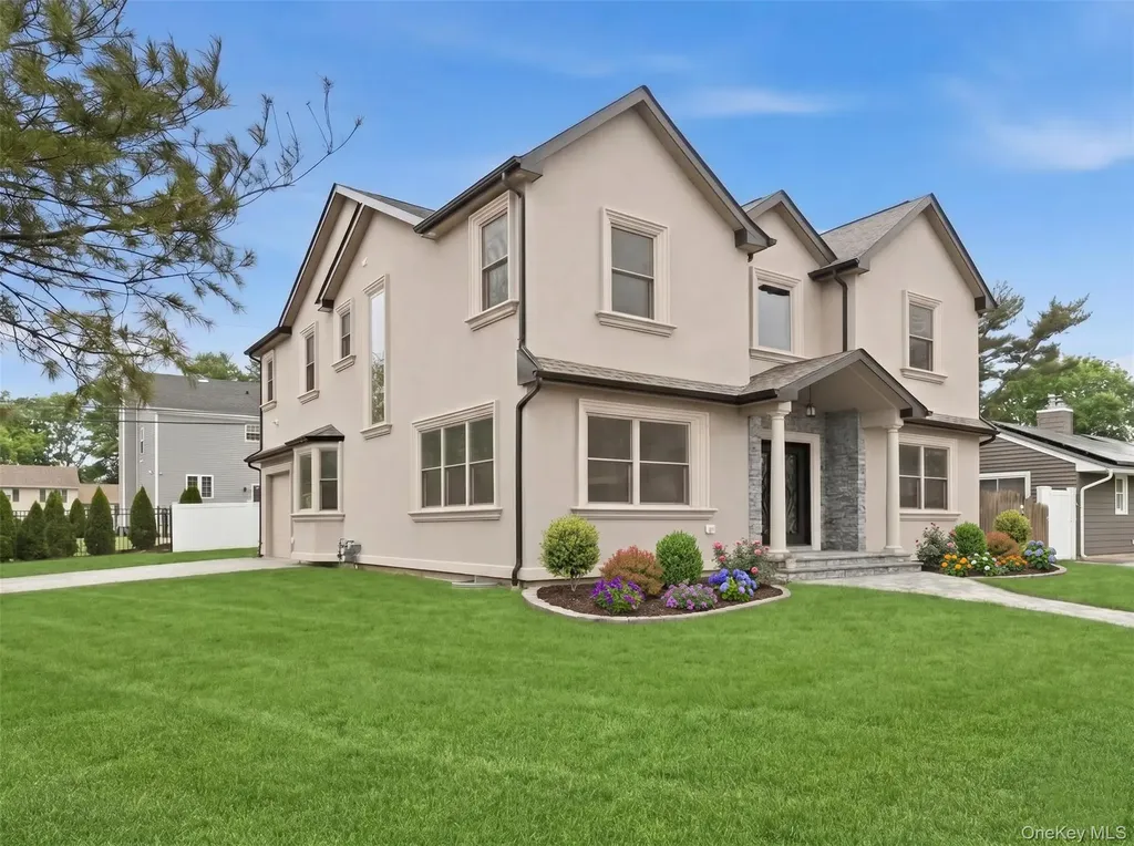 2 Griffin Lane Syosset NY 11791