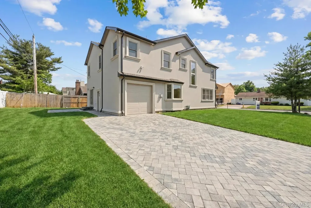 2 Griffin Lane Syosset NY 11791