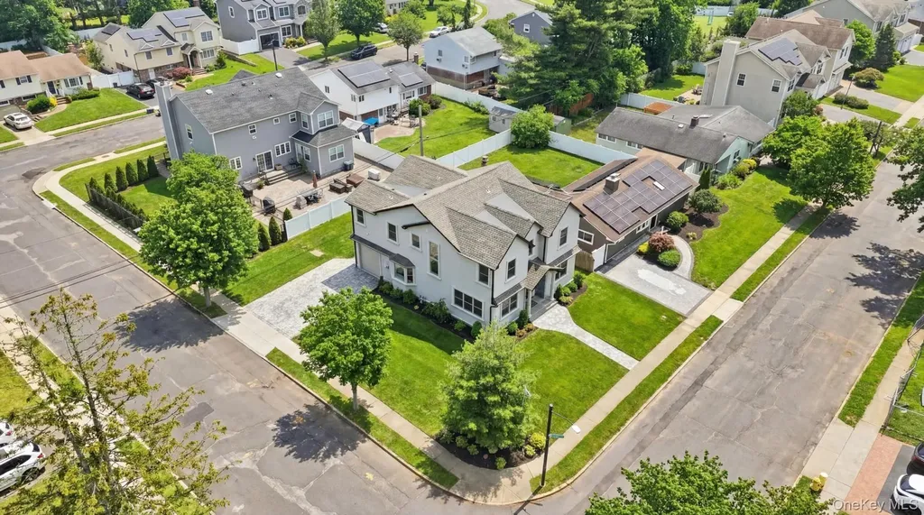 2 Griffin Lane Syosset NY 11791