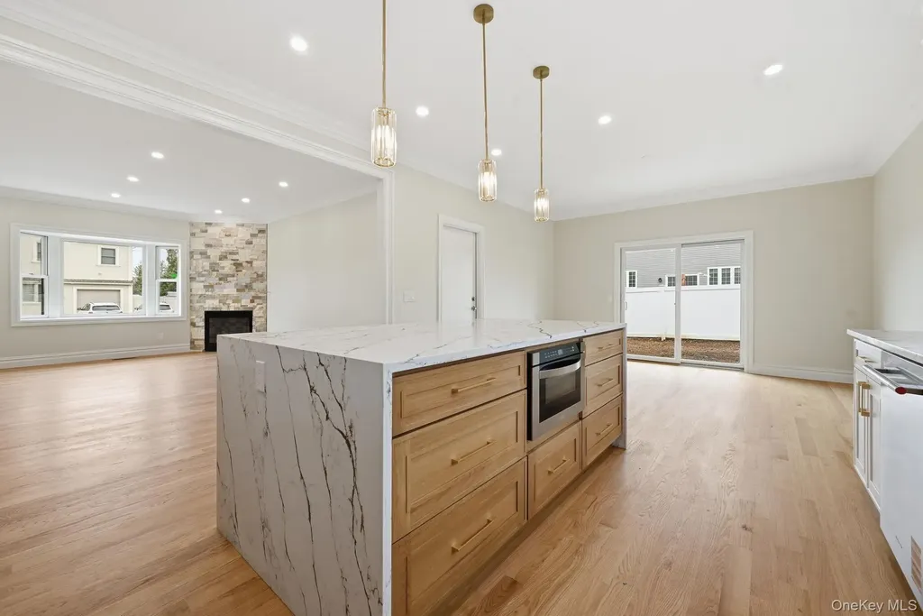 2 Griffin Lane Syosset NY 11791