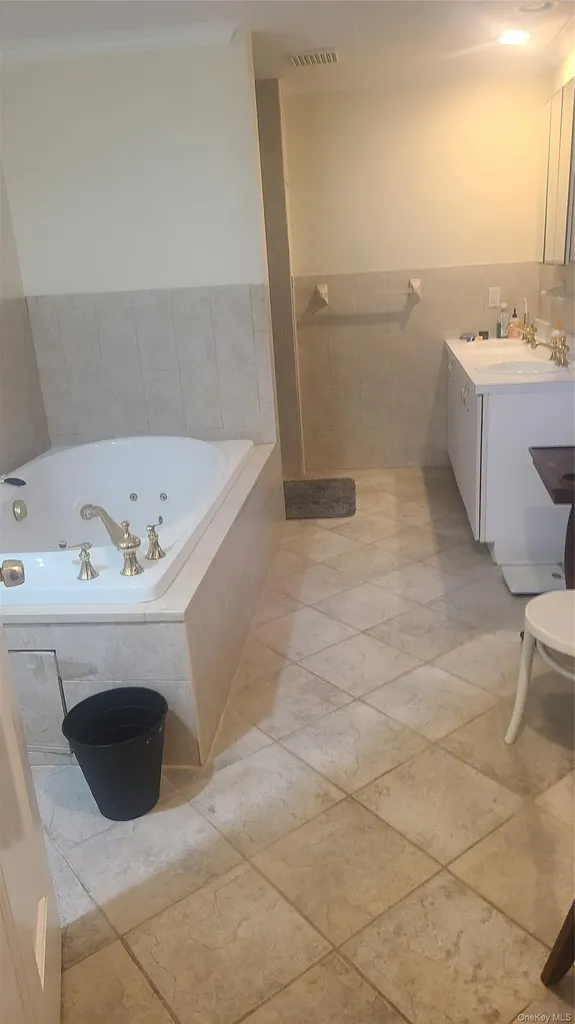 2 Addison Lane Greenvale NY 11548
