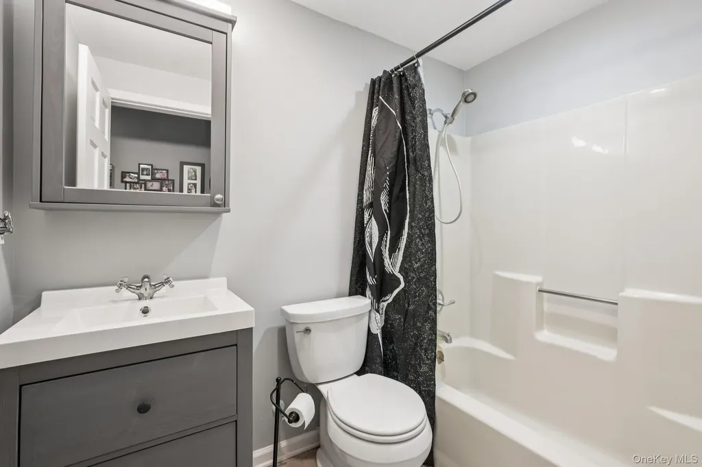 184 Quaker Street Wallkill NY 12589