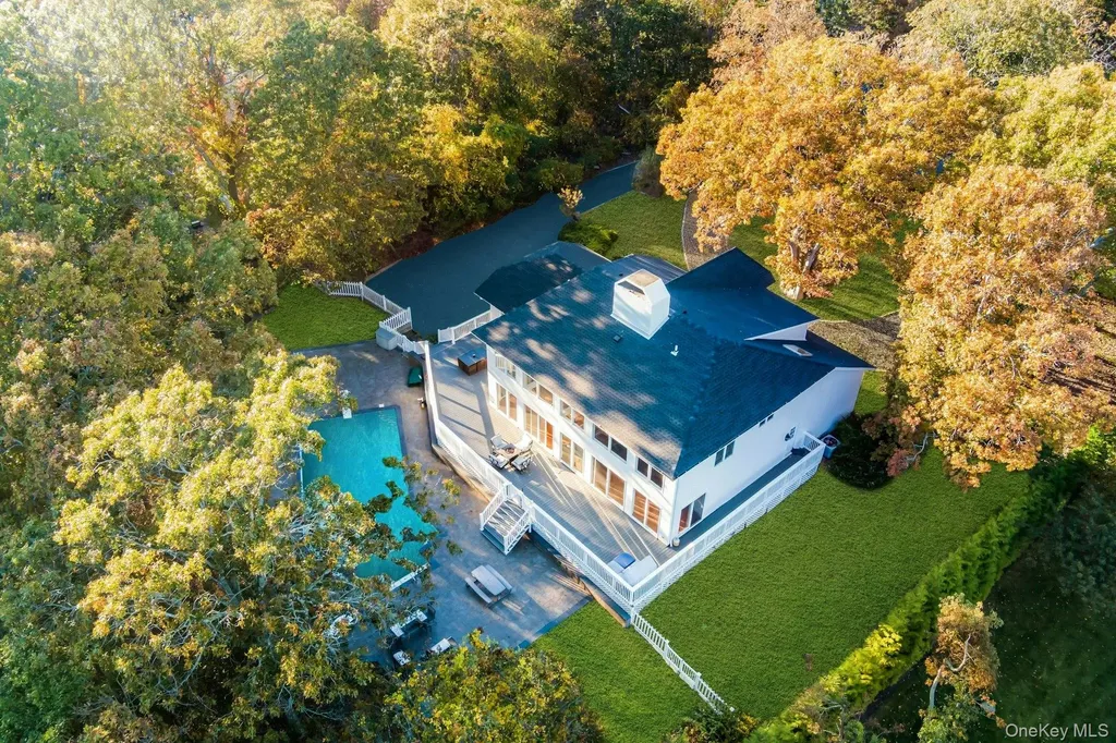 19 Bay Woods Drive Hampton Bays NY 11946