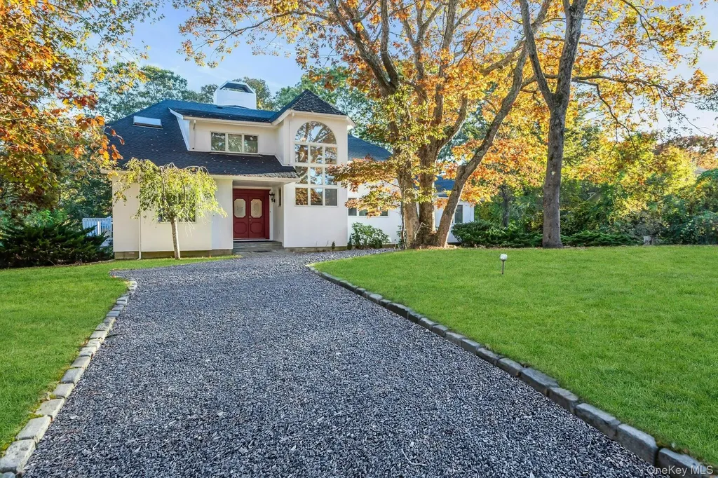 19 Bay Woods Drive Hampton Bays NY 11946