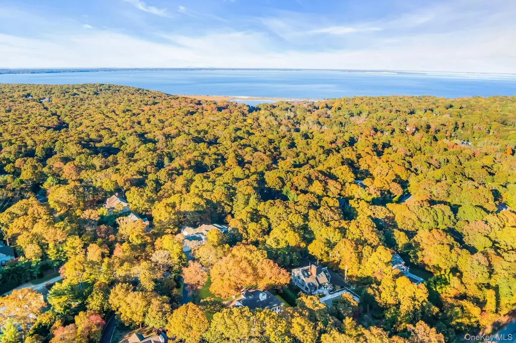 19 Bay Woods Drive Hampton Bays NY 11946