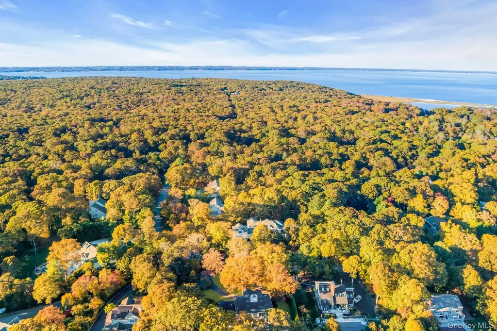 19 Bay Woods Drive Hampton Bays NY 11946