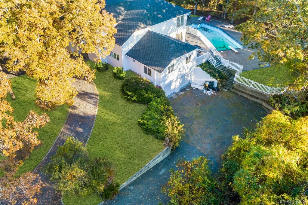 19 Bay Woods Drive Hampton Bays NY 11946