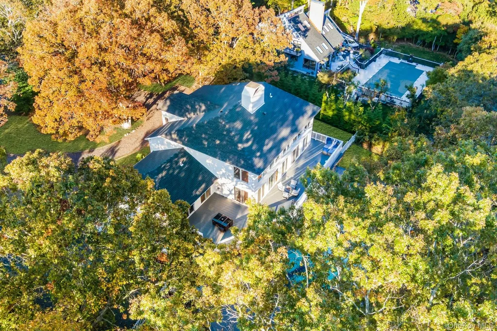 19 Bay Woods Drive Hampton Bays NY 11946