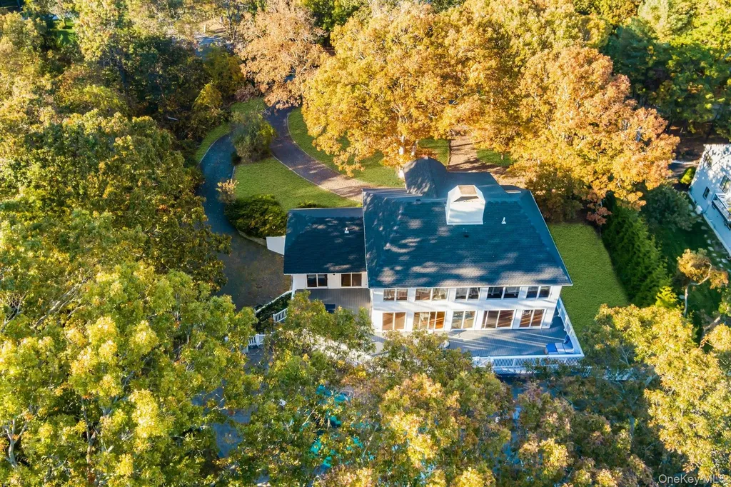 19 Bay Woods Drive Hampton Bays NY 11946