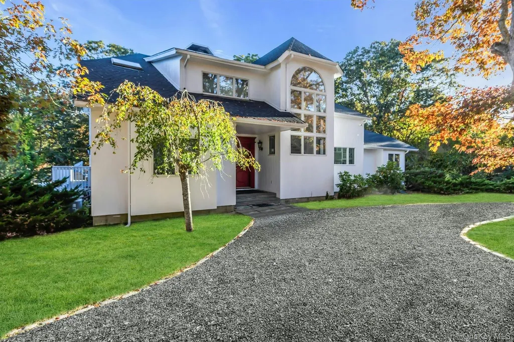 19 Bay Woods Drive Hampton Bays NY 11946