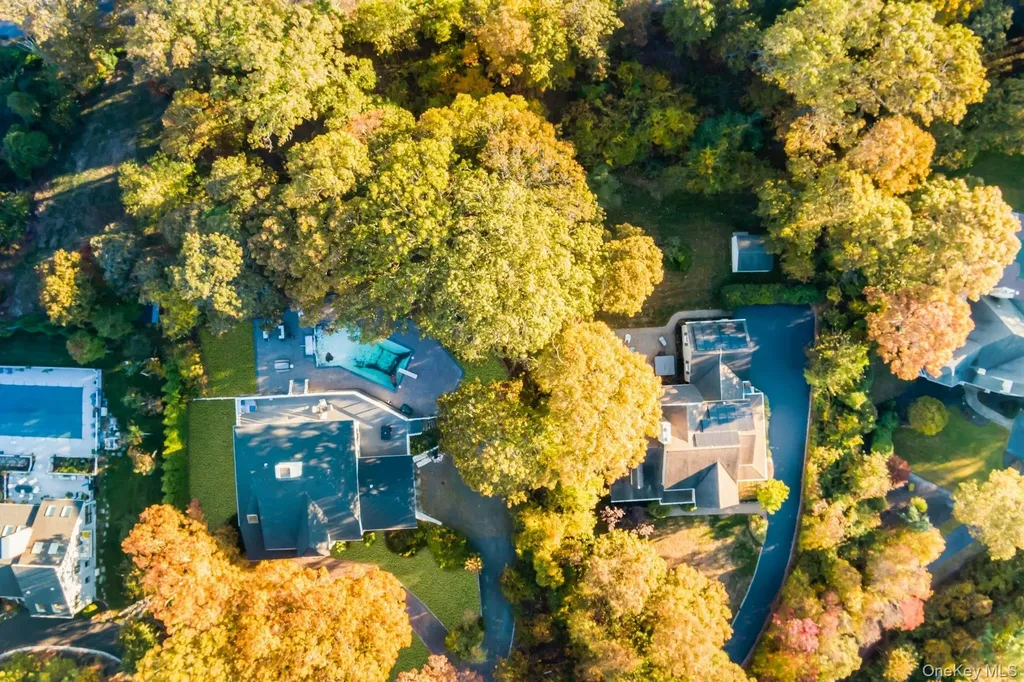 19 Bay Woods Drive Hampton Bays NY 11946