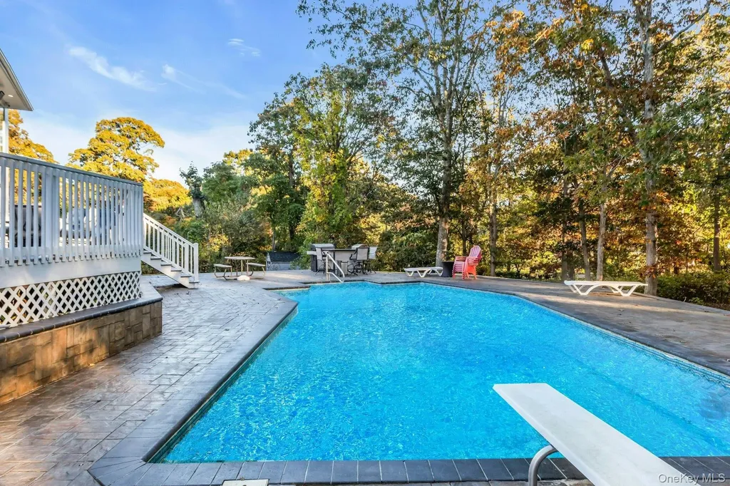19 Bay Woods Drive Hampton Bays NY 11946