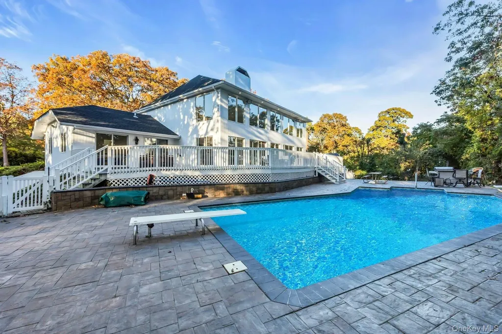 19 Bay Woods Drive Hampton Bays NY 11946