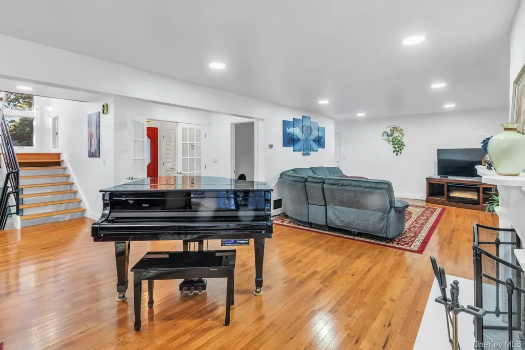 19 Bay Woods Drive Hampton Bays NY 11946