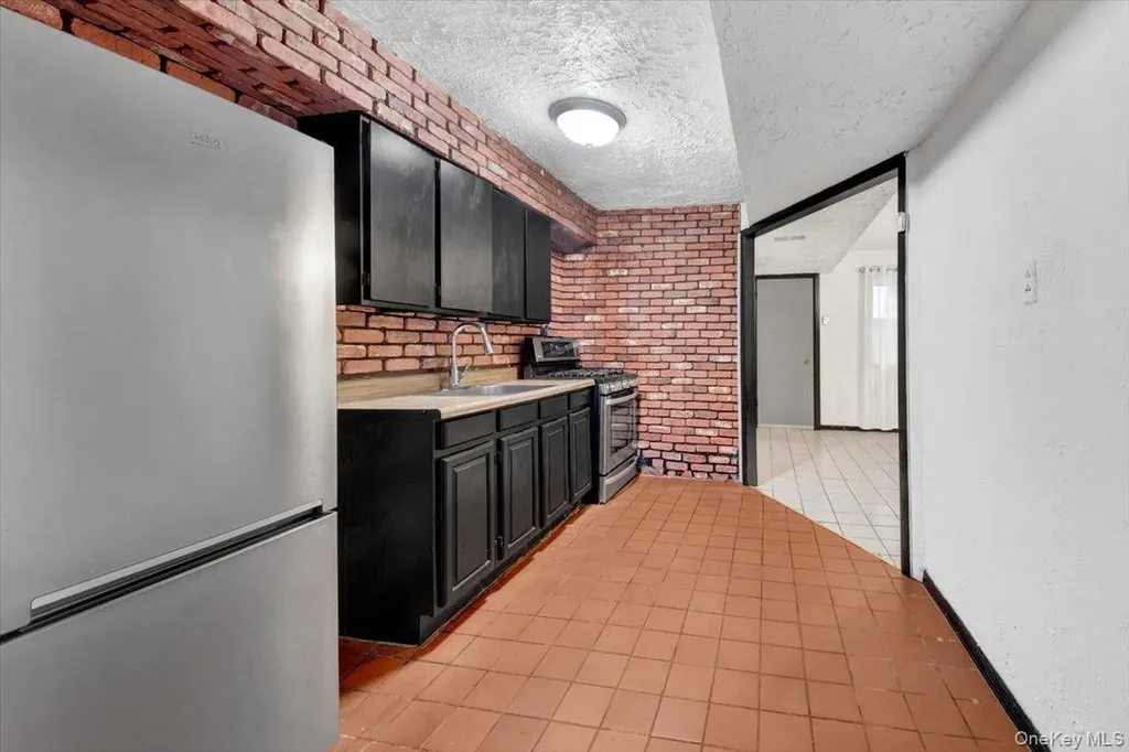 3302 Colden Avenue Bronx NY 10469