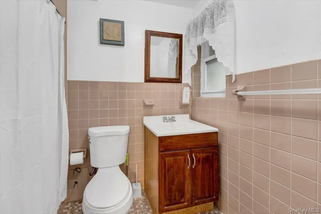 3302 Colden Avenue Bronx NY 10469