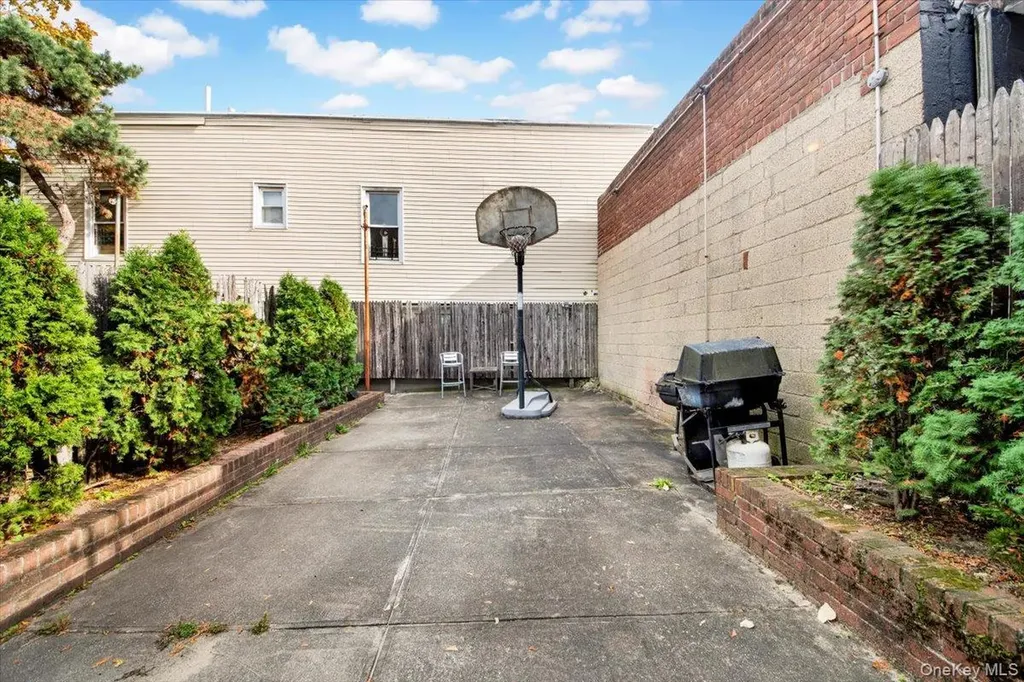 3302 Colden Avenue Bronx NY 10469