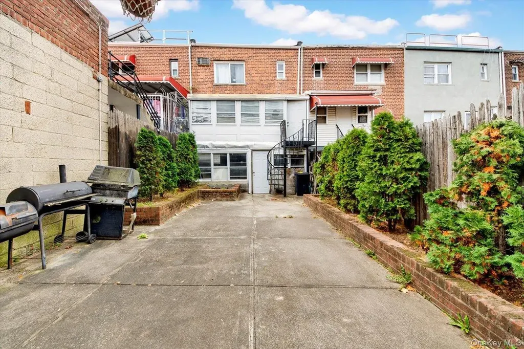 3302 Colden Avenue Bronx NY 10469