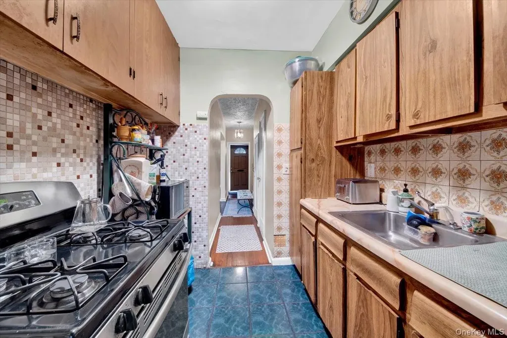 3302 Colden Avenue Bronx NY 10469