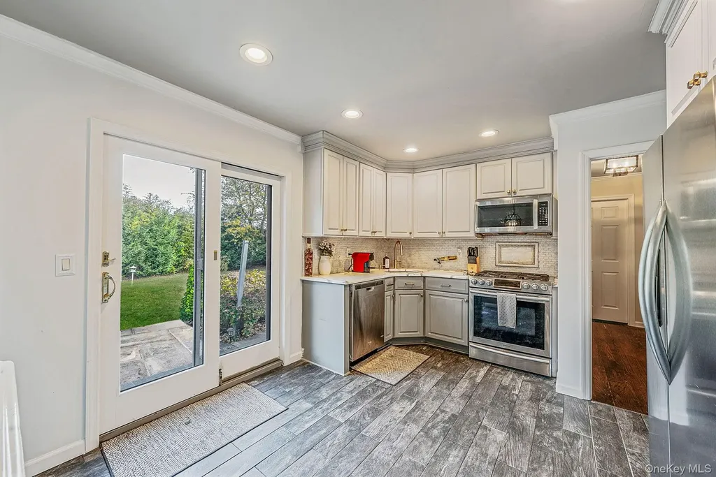 50 Mole Place Amityville NY 11701
