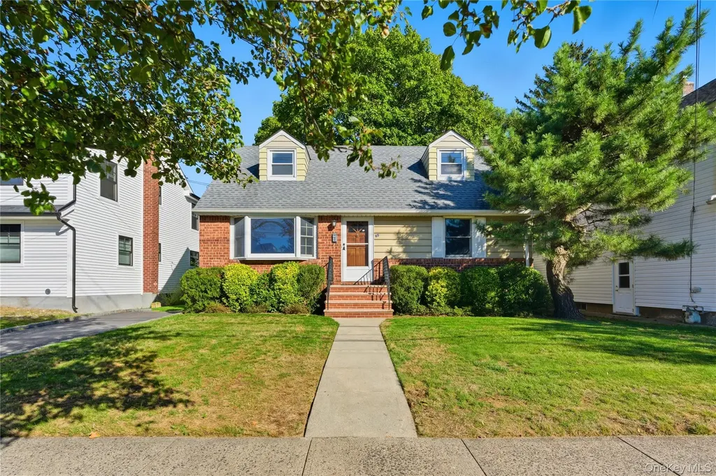 65 Grant Avenue Albertson NY 11507