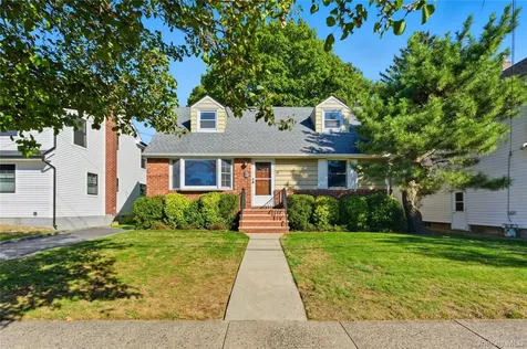 65 Grant Avenue Albertson NY 11507