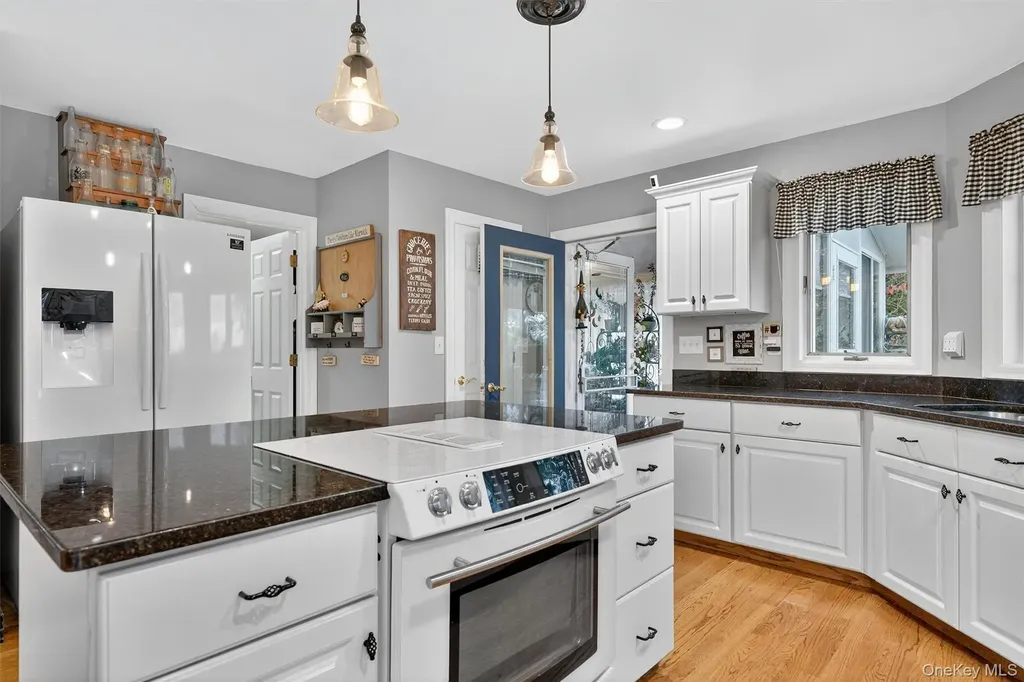 31 Almond Tree Lane Warwick NY 10990