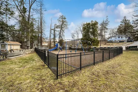 32 Shawnee Road Putnam Valley NY 10579