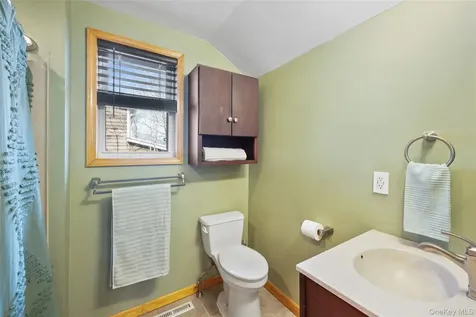 32 Shawnee Road Putnam Valley NY 10579